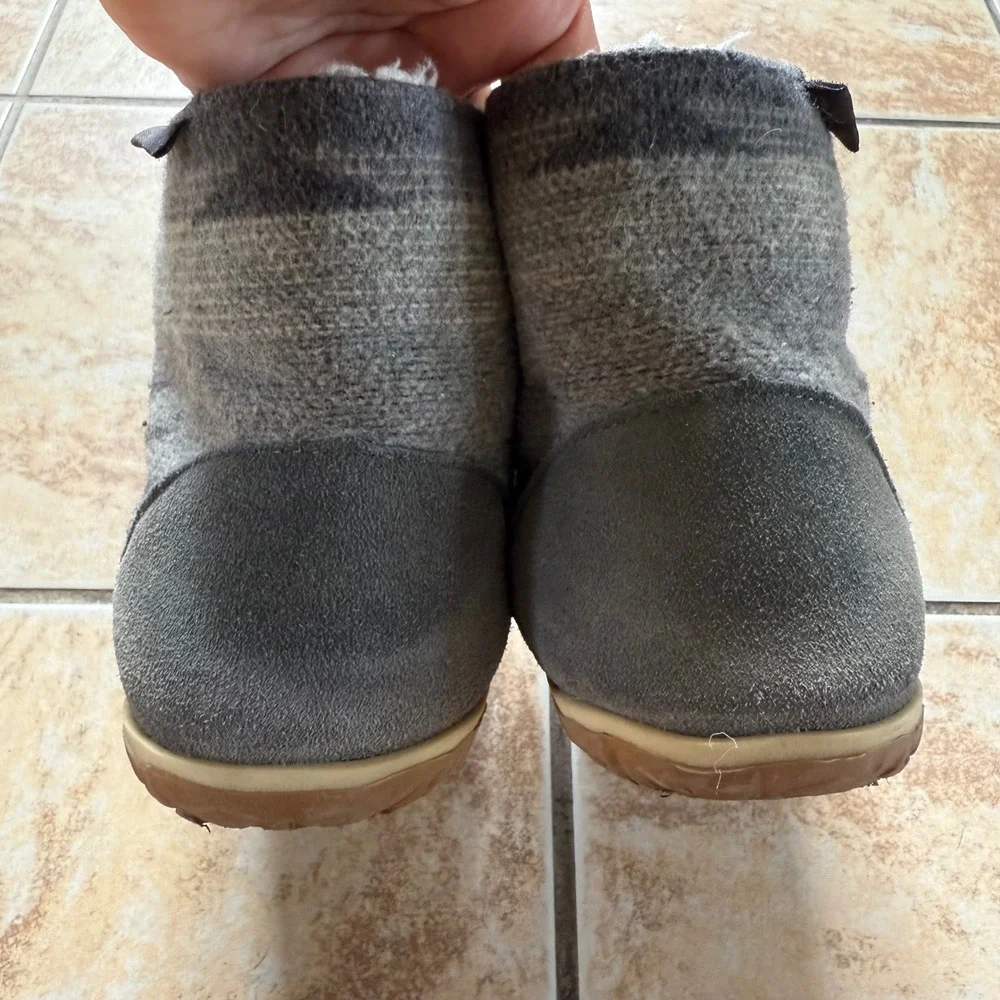 Minnetonka Women's Gray Wool Blend Faux Fur Lined Moccasin Booties Size 9M Aztec